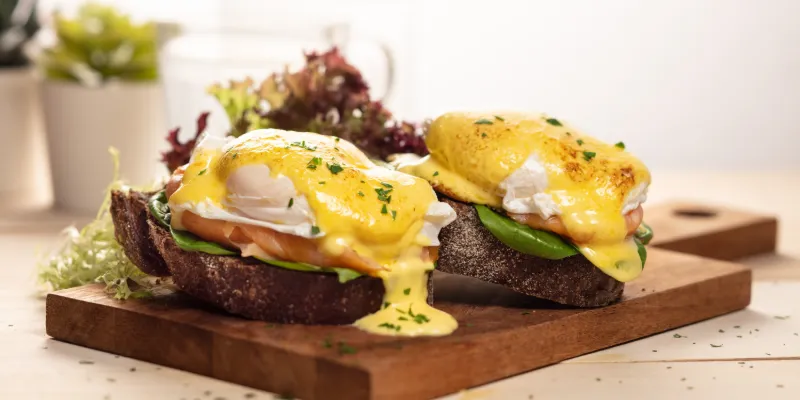 alva-dining-western-all-day-breakfast-smoked-salmon-eggs-benedict