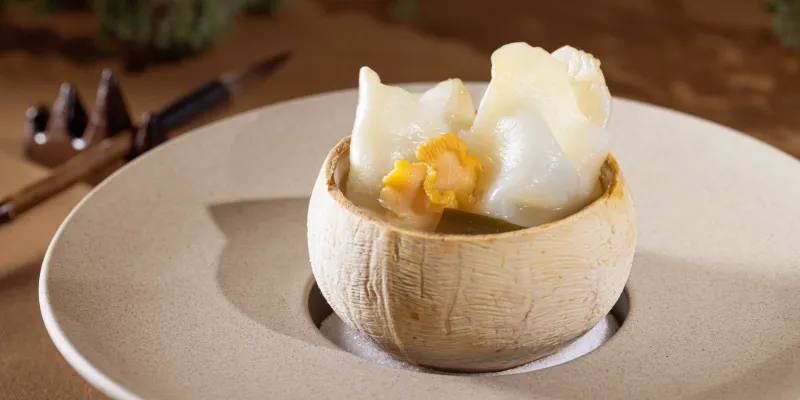 double-boiled-soup-in-baby-coconut-with-fish-maw-and-kombu-原個椰皇昆布燉花膠
