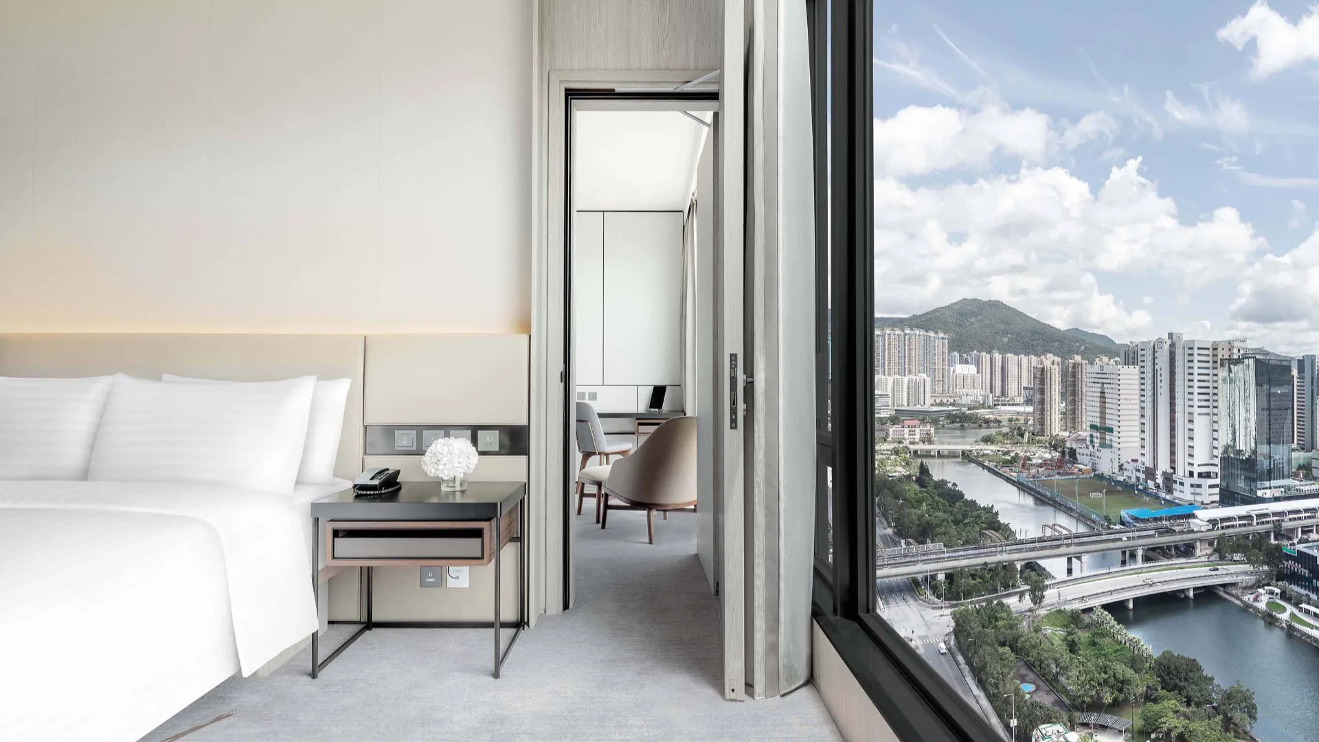 superior-green-connecting-room